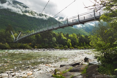 2018-05-21 012 (Vanaf) de voetgangersbrug bij Ronchini (Maggia) (klein2)