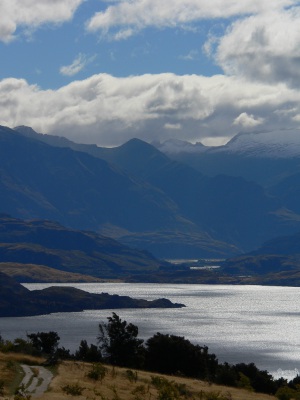 20050309 New-Zealand-P1020042-Wanaka-Mount-Iron-walk-Lake-Wanaka