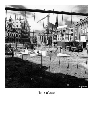 2011-06-27-Leuven-056-Grote-Markt-kerk-stadhuis-edit7