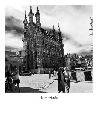 2011-06-27-Leuven-058-Grote-Markt-kerk-stadhuis-edit7