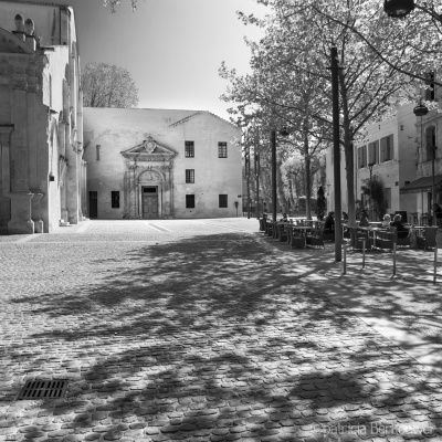 1 2014-04-05 059 Avignon - Place des Corps Saints