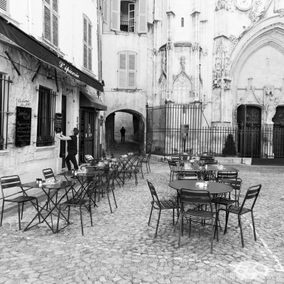 1 2014-04-06 050 Avignon - Place Saint-Pierre