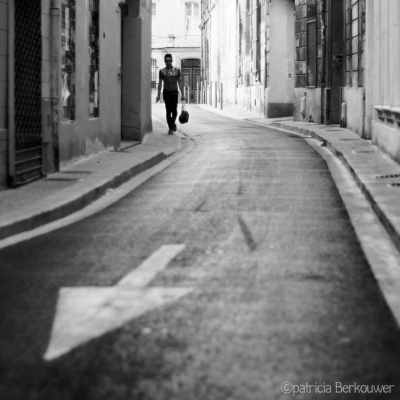 2 2014-04-05 127 Avignon - Rue Collège de la Croix