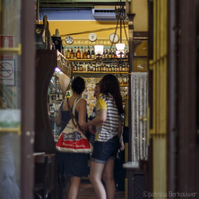 2014-04-07 180 Barcelona - Carrer de Montsió (raw) (klein)