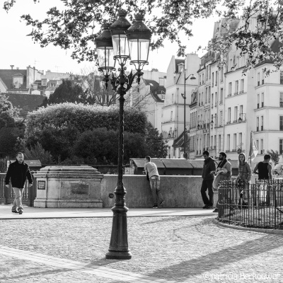 2014-04-10 060 Paris - Place Jean-Paul II (raw) (klein)