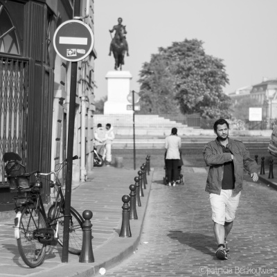 2014-04-11 023 Paris - Place Dauphine (raw) (klein)