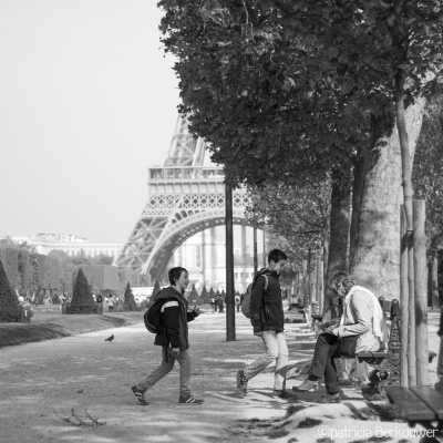 2014-04-12 027 Paris - Champ de Mars, Tour Eiffel (raw) (klein)